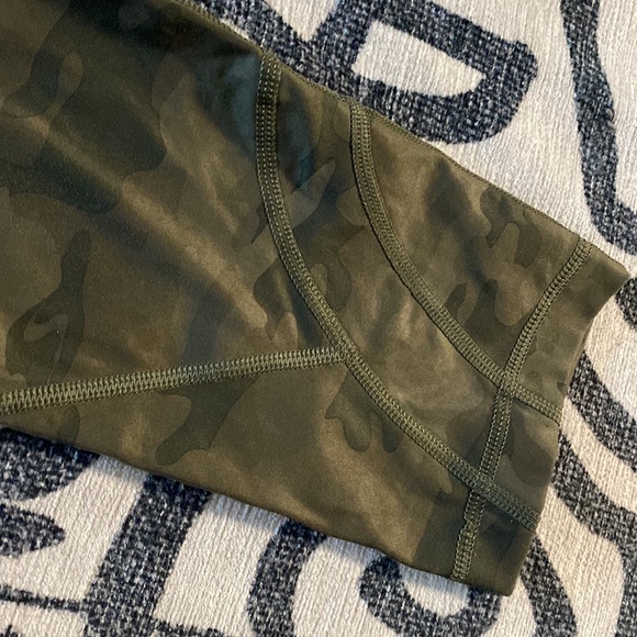 LuluLemon Camo Capri - Picture 4 of 4